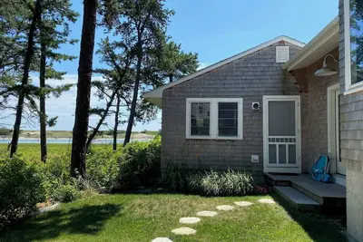 Image de Wake Up to Estuary Views-Beach Plum Cottage