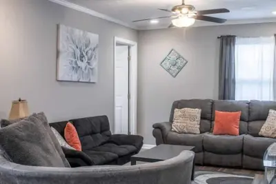 Image de Near Downtown / Ft Benning - Graduation Getaway