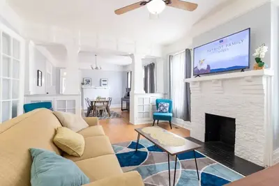 Image de Heart of Downtown, Shops & Dining - Cozy Craftsman