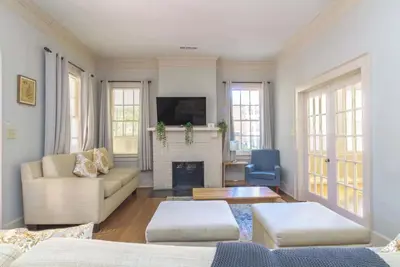 Image de Near Downtown, Parks & Museum - Midtown Main House