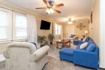 Image de Large BnB with Pool! The White House & Cottage