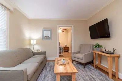 Image de Pool! Near Downtown&Parks- The Cozy Guest Cottage