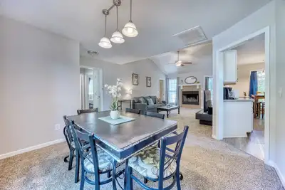 Image de Near Shops, Dining & Airport- The Hilltop Bungalow