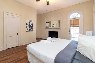 Image de Near Downtown, Parks & Museum - Midtown Two-Units!