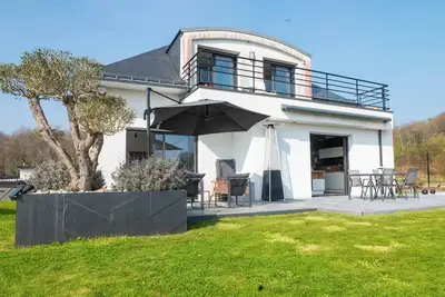 Image de Villa avec jacuzzi, 5 chambres – idéale famille