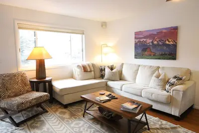 Image de New! Jackson Luxe: Teton Views & Downtown Vibes