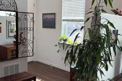 Image de 2-bedroom house in fantastic Brighton with cool Ac and gym access