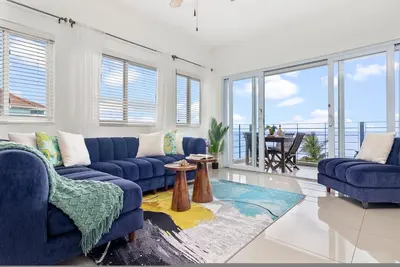 Image de Blue Serenity~Oceanfront Penthouse~Tower Isle