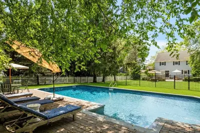 Image de Traditional Southold Home, Private Pool, Perfect for Families