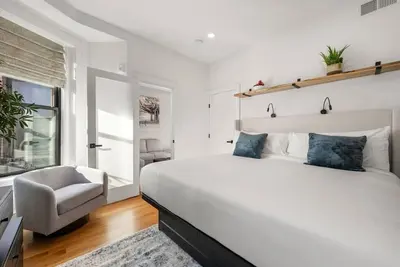 Image de Modern Luxury 2br | King + Queen | Suite 8