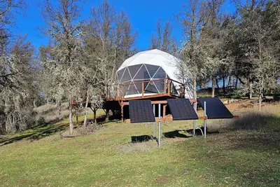 Image de Treehouse Geodome In the Sierras