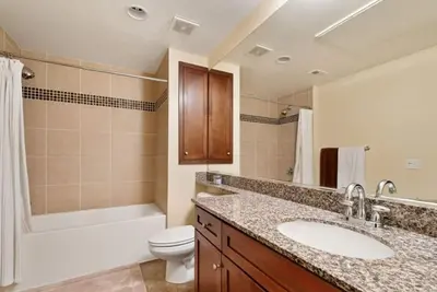 Image de Modern 2br/2ba Irvine Condo - Pool, Gym & Parking