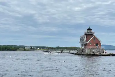 Image de Lighthouse Lookout – Waterfront Cottage for Two with Harbor & Lighthouse Views