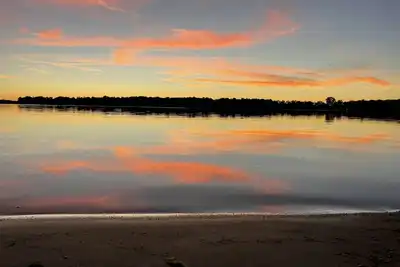 Image de Paul Lake Escape - New 4 Bedroom Lake Home