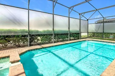 Image de Amazing 8bdr Villa mins from Disney and Epic! Private Pool / Spa / Game Room