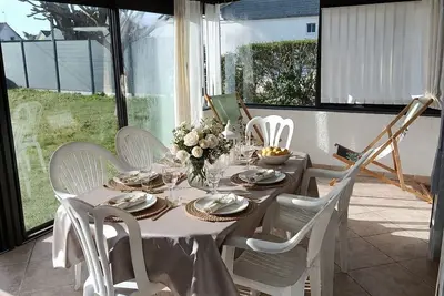 Image de Maison 5 min à pied de la plage avec terrain clos, idéal pour les familles