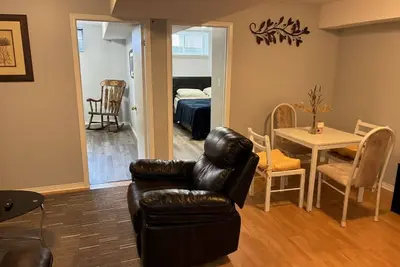Image de 2br Basement Suite • Kitchen • Smart Tv • Free Parking