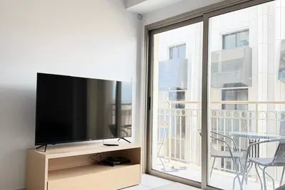 Image de Luxury 2br Apartment · 1 min to Beach