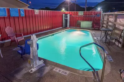 Image de 3 Family-Friendly Rooms Built for Relaxation Near Schrier Park - 1. 3 miles