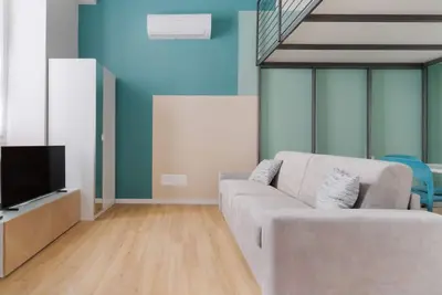 Image de Cozy 38m2 apartment, perfect for 4 people, located on the ground floor of a typical building. The accommodation is located in a strategic position, a stone's throw from the Central Station and the M1 Lima metro, allowing you to easily move around the ci