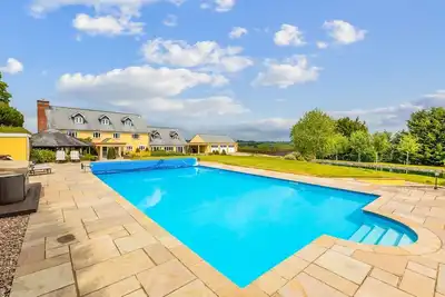 The Devonshire - Six Chambres Villa, Couchages 12