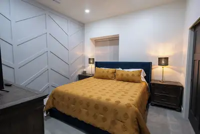 Image de Spacious and modern basement apartment in serene Mapleton