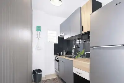 Cozy 2 Bedroom Flat W Pool/ Free Parking
