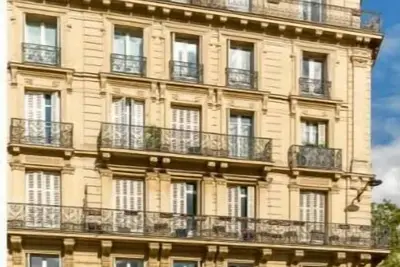 Image de Designer Two-Bedroom Suite With Haussmann Charm In Marais
