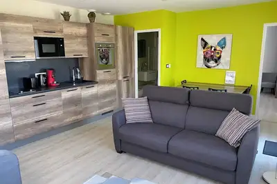 Image de GÎte vue panoramique, très lumineux et au calme donnant sur immense terrasse.