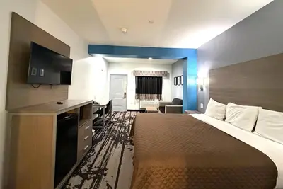Image de King Room | Great Budget Stay Near Six Flags Hurricane Harbor Splashtown - 3. 7mi