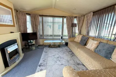 Image de Lovely caravan with decking at Stonham Barns Holiday Park ref 82150sb