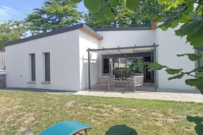 Image de Maison 3 chambres, située à 2mns du canal de Nantes à Brest et de ses balades!