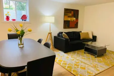 Image de Basement*3Queen*Separate Entry*Walk UofC*13 min Dt