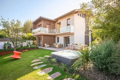 Image de Villa Iris - Vue mer, plage à pied, piscine chauffée et jacuzzi