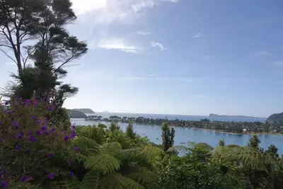 Image de Tairua Tree House - a traditional bach overlooking the Tairua Harbour