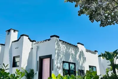Image de Mediterranean-style Home Near Design District With a Pool!