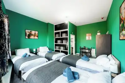 Spacious Ensuite Room · Upper Floor · Sleeps 4