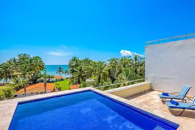 Image de Spacious Penthouse with ocean views, pool & balcony