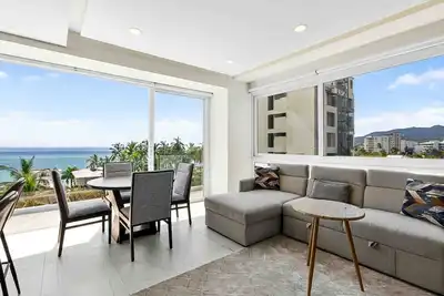Image de Relaxing condo with rooftop pool, oceanview balcony & walkable beach access