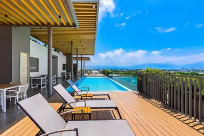 Image de Modern condo with breathtaking views, infinity pool, and en suite bedrooms