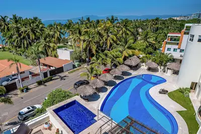 Image de Ocean-view Penthouse with private rooftop pool, terrace, & resort-style pool