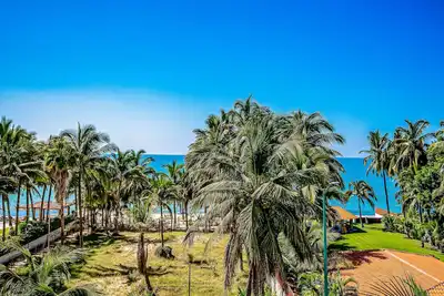 Image de Beachfront Resort Condo w/ Pool, Rooftop Lounge & Tropical Ocean Views