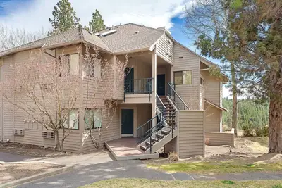 Image de River Ridge 429a- River views, hot tub 2bd 2 ba condo just 20 minutes from Mt Bachelor
