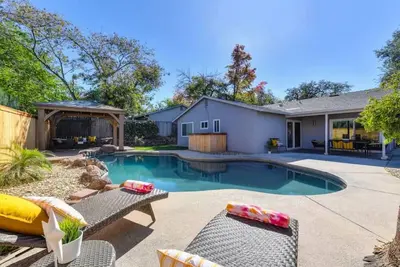 Image de The Palmera House with Private Pool Oasis, 3br, Near Galleria Sacramento