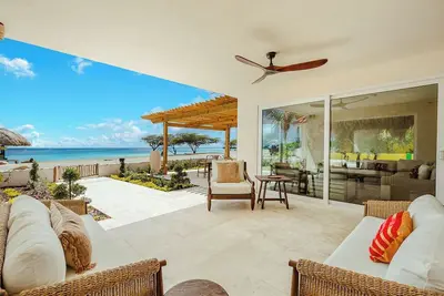 Image de Beachfront Villa @ Mangel Halto w/ Pool & Jacuzzi