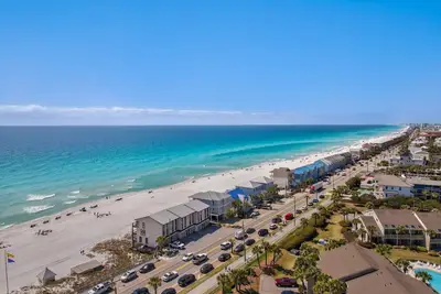 Lakefront 1 br | Sleeps 5 | beach and pool steps away