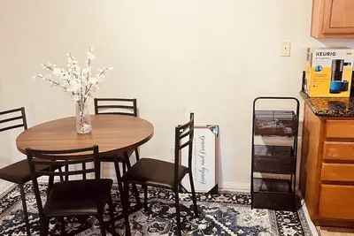 Image de Spacious and Comfy 2-bedroom condo with Ac near Uc Riverside