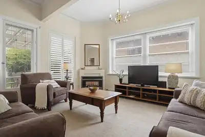 Image de \"Selbrook\" - Walk to Town - Pet Friendly