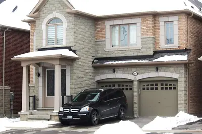 Image de Maison confortable à louer à 2 chambres à Mount Pleasant à Brampton