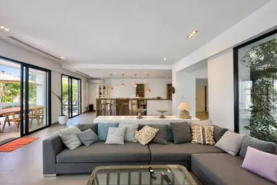 Image de Villa Solreya Oasis contemporaine avec piscine